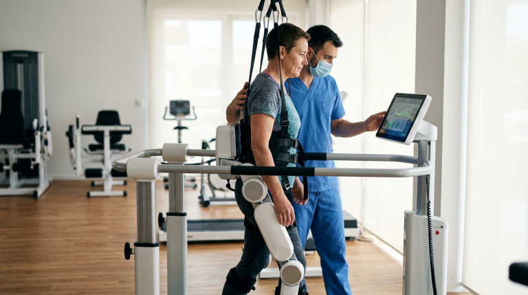 Robotik Ortopedik Rehabilitasyon Nedir? Hangi Hastalarda Kullanılır? konulu, profesyonel, yüksek kaliteli fotoğraf